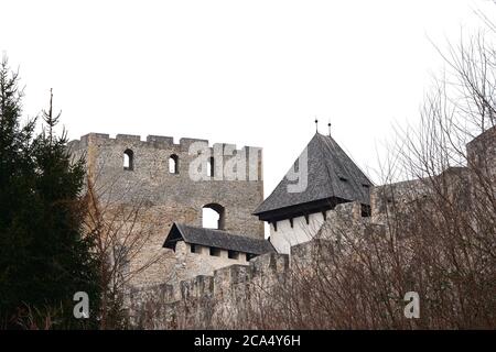 Schloss in Celje, Slowenien, isoliert o weiß. Stockfoto