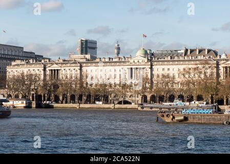London, Großbritannien: Somerset House on the Embankment Stockfoto
