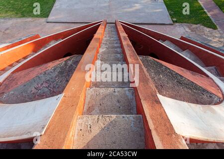 Jantar Mantar - architektonische Astronomie-Instrumente in Neu-Delhi von Maharaja Jai Singh II von Jaipur, Indien gebaut Stockfoto