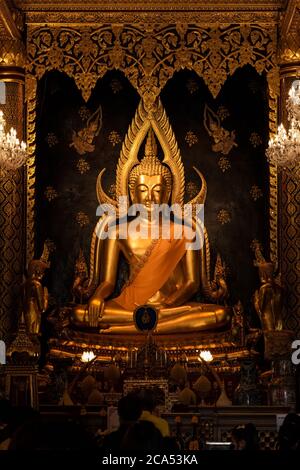 Phra Phuttha Chinnarat Buddha Statue im Wat Phra Si Rattana Mahathat, Phitsanulok, Thailand Stockfoto