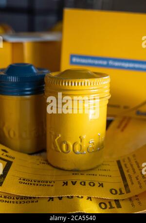 Vintage 50er Jahre Kodak Metall-Film-Container und Stoff Versandtasche, USA Stockfoto