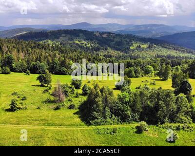 Beskids Berge in Polen. Landschaft von Zywiec Beskids (Beskid Zywiecki) bei Milowka. Stockfoto