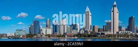 Skyline von hohen Wolkenkratzern in der Innenstadt, San Diego, Kalifornien, USA Stockfoto