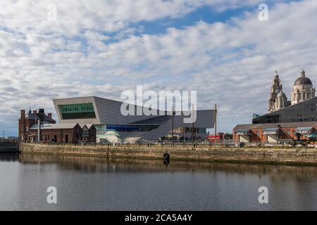 Museum of Liverpool and the Three Graces, Blick vom Canning Dock, Liverpool, Merseyside, Großbritannien Stockfoto