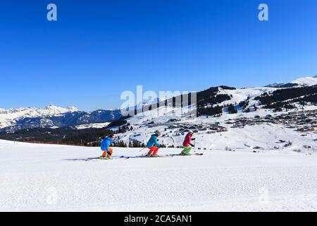 Frankreich, Savoie, Beaufortain, Hauteluce, Les Saisies, Skifahren auf den Pisten des Resorts Saisies MR Stockfoto