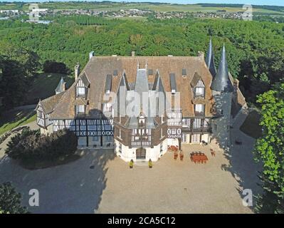 Frankreich, Eure, Louviers, Chateau Saint Hilaire (Luftaufnahme) Stockfoto