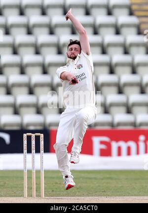 Lancashire's Edwin Moulton Bowling am vierten Tag des Bob Willis Trophy-Spiels in Blackfinch New Road, Worcester. Stockfoto