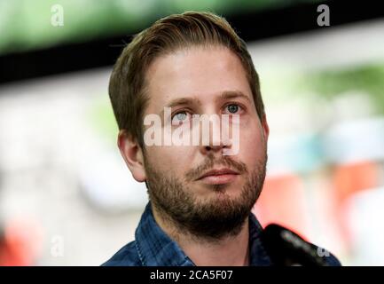 Berlin, Deutschland. August 2020. Kevin Kühnert (SPD) spricht über seine Kandidatur für den Bundestag und die damit verbundene Aufgabe des Juso-Vorsitzes. Quelle: Britta Pedersen/dpa-Zentralbild/dpa/Alamy Live News Stockfoto