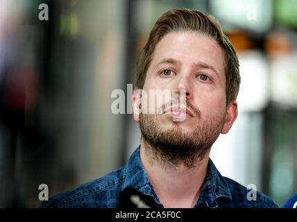 Berlin, Deutschland. August 2020. Kevin Kühnert (SPD) spricht über seine Kandidatur für den Bundestag und die damit verbundene Aufgabe des Juso-Vorsitzes. Quelle: Britta Pedersen/dpa-Zentralbild/dpa/Alamy Live News Stockfoto