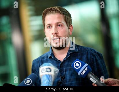 Berlin, Deutschland. August 2020. Kevin Kühnert (SPD) spricht über seine Kandidatur für den Bundestag und die damit verbundene Aufgabe des Juso-Vorsitzes. Quelle: Britta Pedersen/dpa-Zentralbild/dpa/Alamy Live News Stockfoto