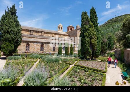 Frankreich, Aude, Narbonne, Abtei Fontfroide, der Rosengarten in den Gärten, die als bemerkenswerter Garten aufgeführt sind Stockfoto