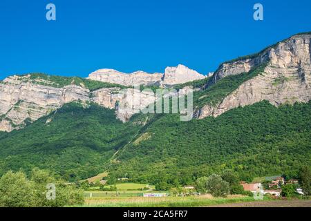 Frankreich, Isere, Gresivaudan Tal, Lumbin Dorf am Fuße des Chartreuse Massivs Stockfoto