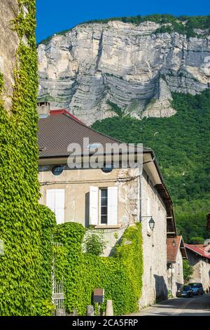 Frankreich, Isere, Gresivaudan Tal, Lumbin Dorf am Fuße des Chartreuse Massivs Stockfoto