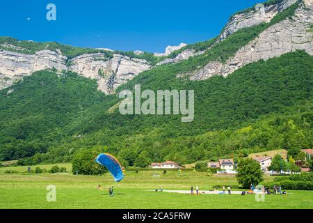 Frankreich, Isere, Gresivaudan Tal, Lumbin Dorf am Fuße des Chartreuse Massivs, Paragliding Landegebiet Stockfoto