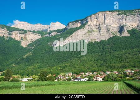 Frankreich, Isere, Gresivaudan Tal, Lumbin Dorf am Fuße des Chartreuse Massivs Stockfoto