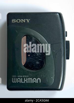 Verschiedene Modelle des kultigen tragbaren Walkman ® -Kassettenrecorder von Sony. Stockfoto