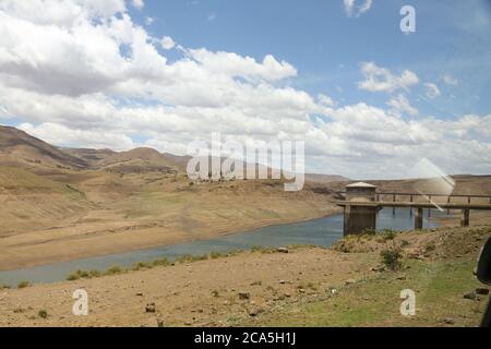 Katse-Staudamm am Vorboder von Leribe und Thaba-Tseka Distrikt, Königreich Lesotho, südliches Afrika Stockfoto