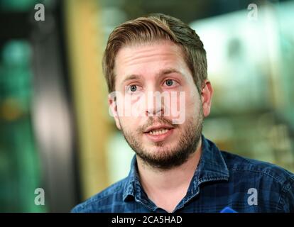 Berlin, Deutschland. August 2020. Kevin Kühnert (SPD) spricht über seine Kandidatur für den Bundestag und die damit verbundene Aufgabe des Juso-Vorsitzes. Quelle: Britta Pedersen/dpa-Zentralbild/dpa/Alamy Live News Stockfoto