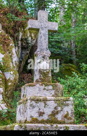 Frankreich, Correze, Limousin, Parc Naturel Regional de Millevaches (Millevaches Regional Natural Park), Tarnac, überqueren auf dem Weg nach Santiago de Compostel Stockfoto