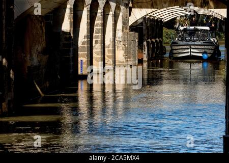 Frankreich, Herault, Canal du Midi, von der UNESCO zum Weltkulturerbe erklärt, Vias, Werke von Libron, Kunstwerke auf dem Kanal Stockfoto