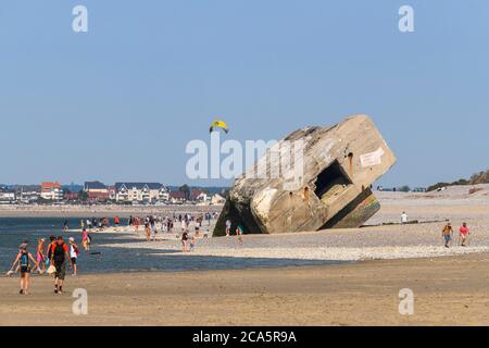 Frankreich, Somme (80), Baie de Somme, Le Hourdel, an schönen Sommertagen verwandeln sich die Sandbänke um das berühmte Blockhaus in einen Strand, an dem Touristen willkommen sind. Stockfoto