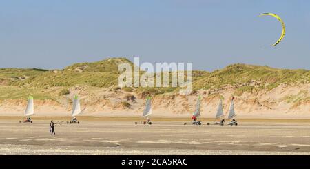 Frankreich, Somme (80), Quend-Plage, Segelboote am Strand Stockfoto