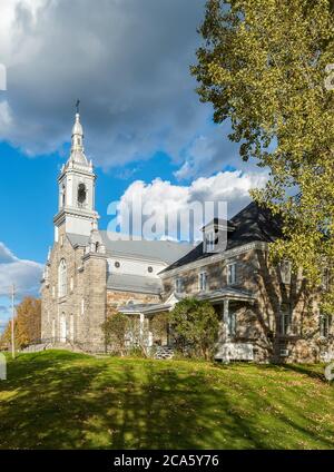 Ansicht von Schlauch und Kirche, North Hatley, östlichen Townships, Estrie, Quebec Provence, Kanada Stockfoto
