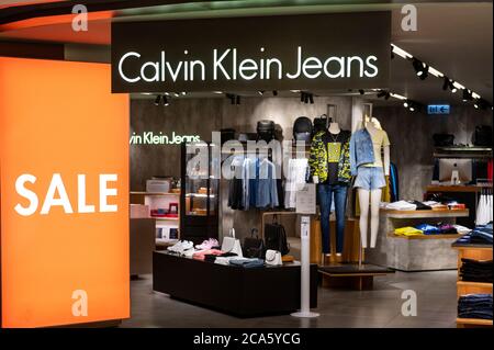 Hongkong, China. Juli 2020. Die amerikanische multinationale Modemarke Calvin Klein Jeans Store in Hongkong. Kredit: SOPA Images Limited/Alamy Live Nachrichten Stockfoto