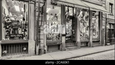 Schaufensterfronten auf der Straße, Old Montreal, Montreal, Quebec Provence, Kanada Stockfoto