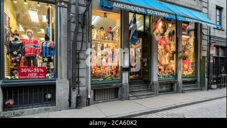 Schaufensterfronten auf der Straße, Old Montreal, Montreal, Quebec Provence, Kanada Stockfoto