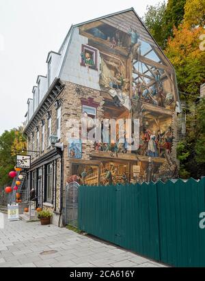 Fresco an der Seite des Stadthauses, La Fresque du Petit-Champlain, Rue Petit Champlain, Lower Town, Old Quebec, Kanada Stockfoto