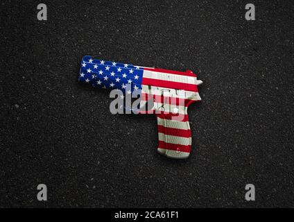 Eine Handgun-Illustration mit Sternen und Streifen der amerikanischen Flagge Farbe Overlay zu symbolisieren Waffenverbrechen, Selbstmord und Mord mit Kopierraum Stockfoto