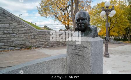 Blick auf die Churchill Statue, Rue St. Louis, Oberstadt, Quebec City, Quebec Provence, Kanada Stockfoto