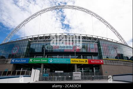 London, Großbritannien. August 2020. Allgemeine Ansicht außerhalb des Stadionvorspieles während des Sky Bet Championship Play-Off Final Match zwischen Brentford und Fulham im Wembley Stadium, London, England am 4. August 2020. Fußballstadien bleiben aufgrund der Covid-19-Pandemie leer, da staatliche Gesetze zur sozialen Distanzierung Fans innerhalb von Spielstätten verbieten, was dazu führt, dass alle Spielanlagen bis auf weiteres hinter verschlossenen Türen gespielt werden. Foto von Andy Rowland/Prime Media Images. Kredit: Prime Media Images/Alamy Live Nachrichten Stockfoto