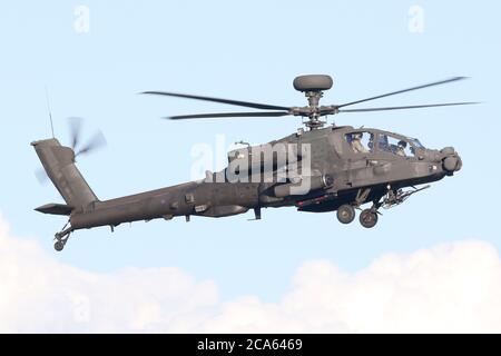 AAC Apache Angriff Hubschrauber Landung auf Wattisham Flugplatz. Stockfoto