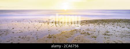 Sonnenaufgang über dem Meer, Sea of Cortez, Cabo Pulmo, Baja California Sur, Mexiko Stockfoto