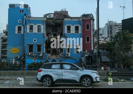 Beirut, Libanon. August 2020. Ein Blick auf die Schäden, die durch eine massive Explosion im Hafen von Beirut verursacht wurden. Quelle: Marwan Naamani/dpa/Alamy Live News Stockfoto