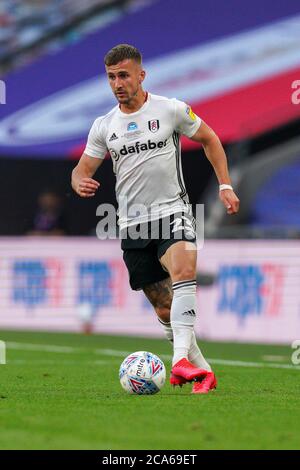 London, Großbritannien. August 2020. Joe Bryan von Fulham während des Sky Bet Championship Play-Off Final Match zwischen Brentford und Fulham im Wembley Stadium, London, England am 4. August 2020. Fußballstadien bleiben aufgrund der Covid-19-Pandemie leer, da staatliche Gesetze zur sozialen Distanzierung Fans innerhalb von Spielstätten verbieten, was dazu führt, dass alle Spielanlagen bis auf weiteres hinter verschlossenen Türen gespielt werden. Foto von Andrew Aleksiejczuk/Prime Media Images. Kredit: Prime Media Images/Alamy Live Nachrichten Stockfoto