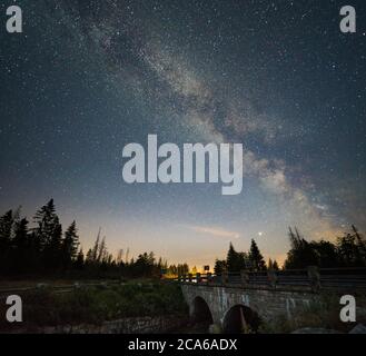 milchstraße am Oderteich Harz Stockfoto
