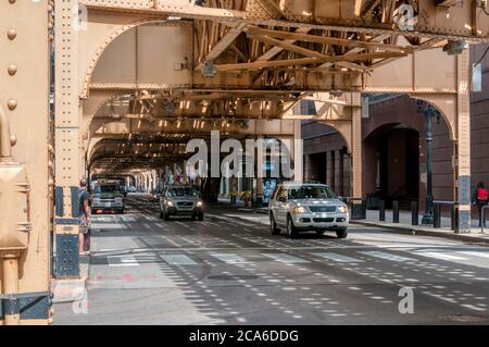 Das Chicago El oberhalb der West Van Buren Street. Stockfoto