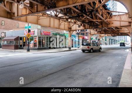 Das Chicago El oberhalb der West Van Buren Street. Stockfoto