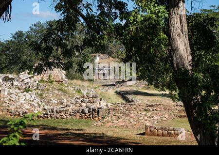 Der Palast oder El Palacio in den Ruinen der Maya-Stadt Labna sind Teil der prähispanischen Stadt Uxmal UNESCO-Weltkulturerbe-Zentrum in Yucatan, M Stockfoto