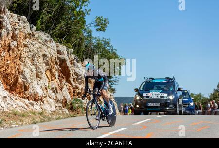 Col du Serre de Tourre, Frankreich - Juli 15,2016: Der niederländische Radfahrer Wout Poels vom Team Sky fährt während einer individuellen Zeitfahrphase in der Ardeche-Schlucht Stockfoto