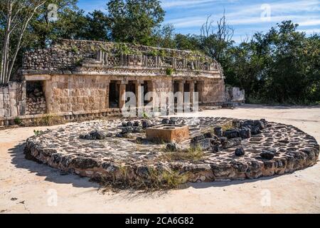 Der Palast oder El Palacio in den Ruinen der Maya-Stadt Labna sind Teil der prähispanischen Stadt Uxmal UNESCO-Weltkulturerbe-Zentrum in Yucatan, M Stockfoto