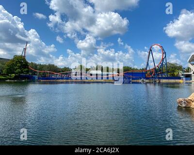 Orlando, FL/USA-7/12/20: Die neue Icebreaker Achterbahn wird bei Seaworld in Orlando, FL, gebaut. Stockfoto