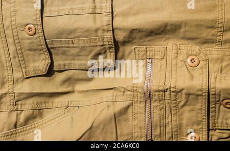 Bekleidung stonewashed Baumwollgewebe Textur mit Nieten, Schnallen, Knöpfe und Nieten, Makro Stockfoto