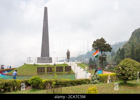 Darjeeling, Indien - Batasia Loop auf Darjeeling Himalayan Railway in Darjeeling, Westbengalen, Indien. Es ist Teil des Weltkulturerbes. Stockfoto