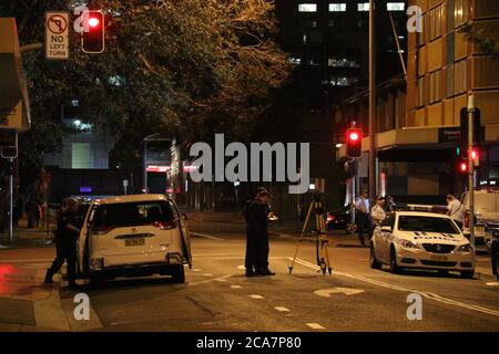 Parramatta, Sydney, Australien. Oktober 2015 (ca. 22 Uhr). Polizei absperren die Straßen um den Ort des Schießvorfalls, in dem eine Polizei Stockfoto