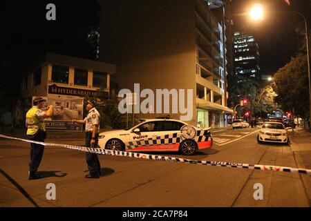 Parramatta, Sydney, Australien. Oktober 2015 (ca. 22 Uhr). Polizei absperren die Straßen um den Ort des Schießvorfalls, in dem eine Polizei Stockfoto