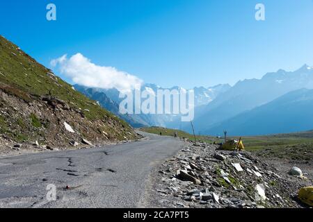 Himachal Pradesh, Indien - schöne Aussicht von Rohtang La (Rohtang Pass) in Manali, Himachal Pradesh, Indien. Stockfoto